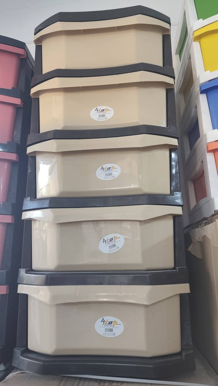 تنظيم ملابسك أصبح أسهل الآن! اكتشفوا مجموعتنا الجديدة من المجرات البلاستيك العملية والأنيقة، مثالية للحفاظ على كل شيء مرتب ومنظم. متوفرة بأحجام وألوان متنوعة. اطلبوا الآن!" 
توصيل كل محافظات العراق 
الموقع المسيب حي المعلمين قرب مفروشات الربيعي للاستفسار *********** 💯💯
