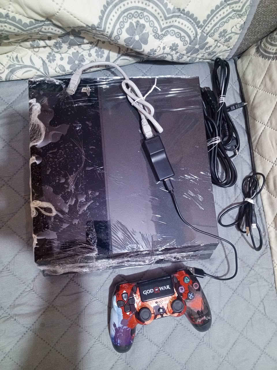 بلي ستيشن 4 فات مهكر نظام 11 بالة ياباني
نظافة الجهاز كما موضح امامكم بالصورة لوك ستيكر على الفحص
الجهاز يجي وياه جويستك واحد اصلي صيني 
ذاكرة 512 يجي وياه 3 العاب قوية وهي : 
Rdr2 
Gta 5
Pes21
المكان النجف
السعر 210 الف دينار عراقي قفل 🔒


**إذا كنت صاحب هذا الإعلان وتريد حذفه لأي سبب، رجاءا أرسل رسالة إلى الدعم الفني**