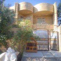 بهرز خلف الجامع الكبير • دار • ٢٥٥م