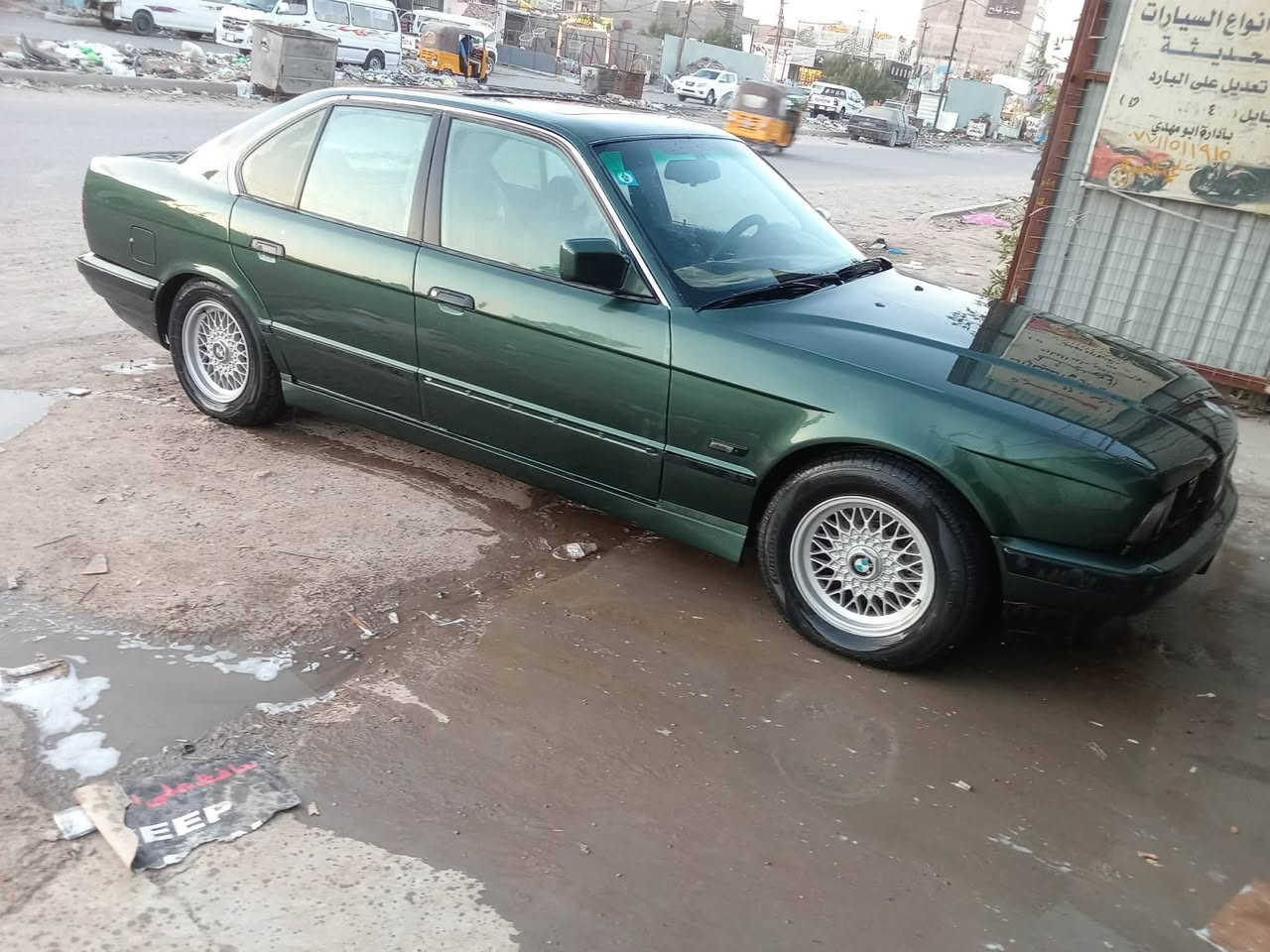 سلام عليكم بي ام للبيع 525 كير محرك جديد تخم تاير جديد سياره بدون حادث مصبوغه عام أثر جراد فقط فقط السعر ٦٠ وبيها مجال بسيط مكان بغداد الحسينية مال راشديه رقم ***********
