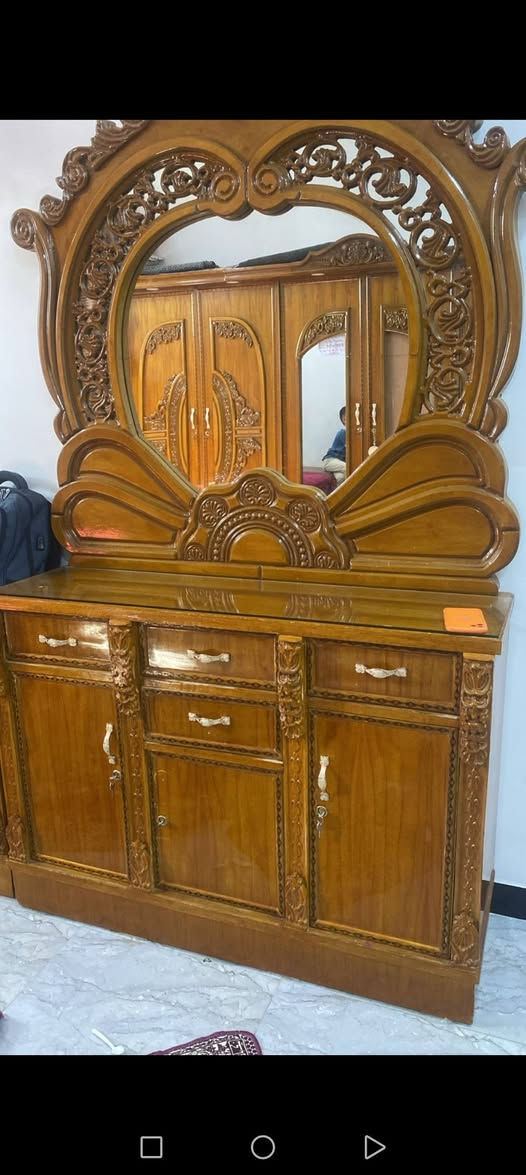 السلام عليكم ورحمة الله وبركاته
غرفه صاج تسكام جاهزه ونظيفه
٦أبواب كامله السعر مليون ونص
حي النصر ***********
