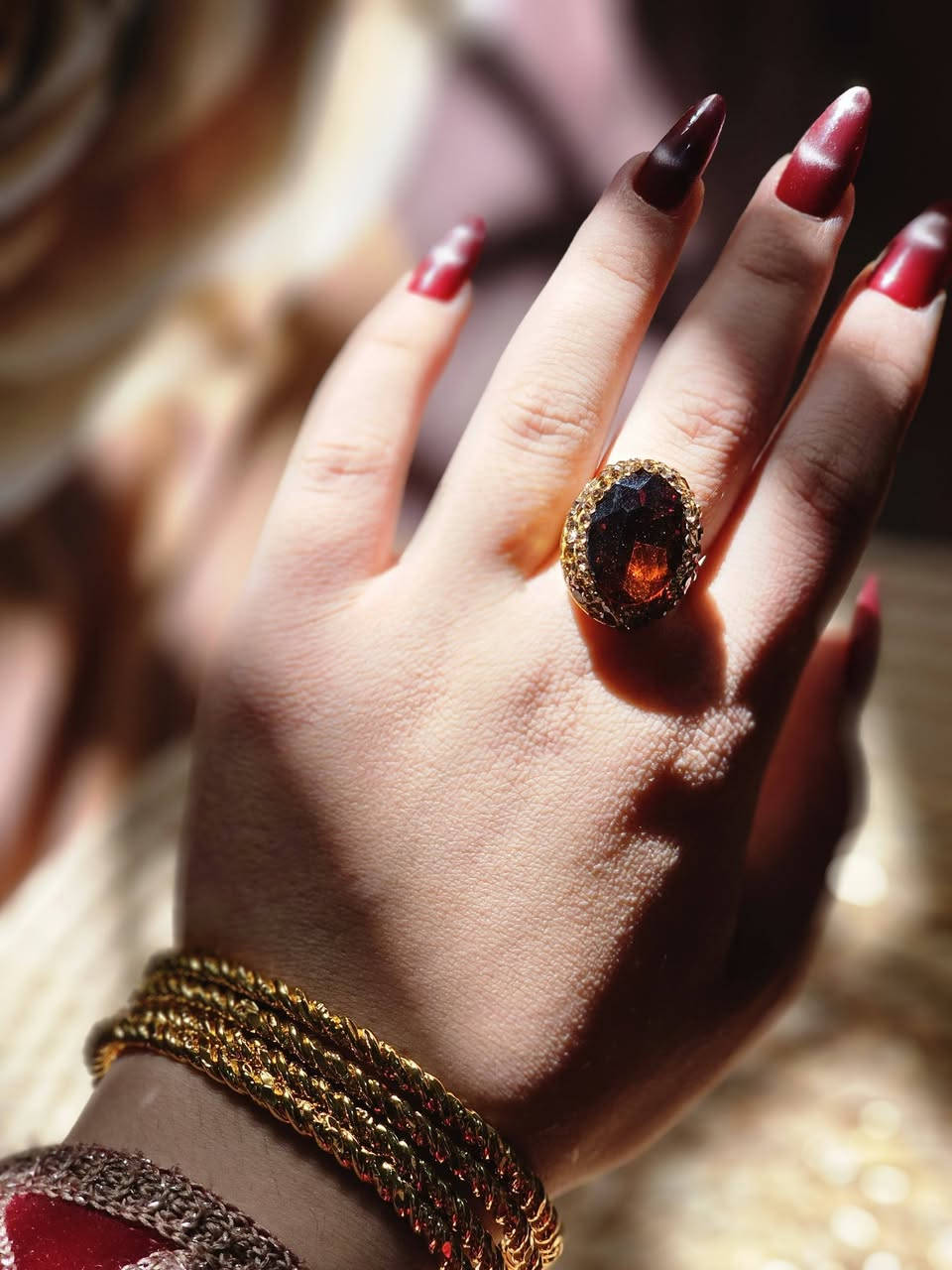 لمعة الذهب اللي ما تطفى.. ملاوي "الحبل" الملكية من بيج ترچاية! ✨🇮🇶
تردين قطعة تملي إيدج وتصمد وياج طول العمر؟ جبنالكم الملاوي المبرومة بتصميم "الحبل" الشهير.. ديزاين كلاسيكي يجمع بين القوة والأناقة، ويضوي بإيدج وية كل حركة. البسيهن "سيت" كامل وشوفي شلون راح تطلعين ملكة! 💛👑
• ✅ تصميم مبروم (حبل) فخم جداً | طلاء ذهبي ثابت ومقاوم.
• ✅ الوزن والشكل يضاهي الذهب الحقيقي بدقة خيالية.
• ✅ متوفرة بقياسات مختلفة تناسب الكل.
• ✅ تلوق وية كل أنواع الملابس، من الدشداشة التراثية لحد البدلة العصرية.
🔥 العرض ناري.. السعر مفاجأة لكل وحدة تحب الهيبة والكشخة!
💌 للحجز والاستفسار: مراسلة الصفحة (دايركت) 📩
🚚 يوجد توصيل لكل محافظات العراق 🇮🇶
#بيج_ترچاية #ملاوي_عراقية #ملاوي_حبل #ذهب_برازيلي #أناقة_عراقية #كشخة_بنات #اكسسوارات_نسائية #توصيل_سريع #العراق


**إذا كنت صاحب هذا الإعلان وتريد حذفه لأي سبب، رجاءا أرسل رسالة إلى الدعم الفني**