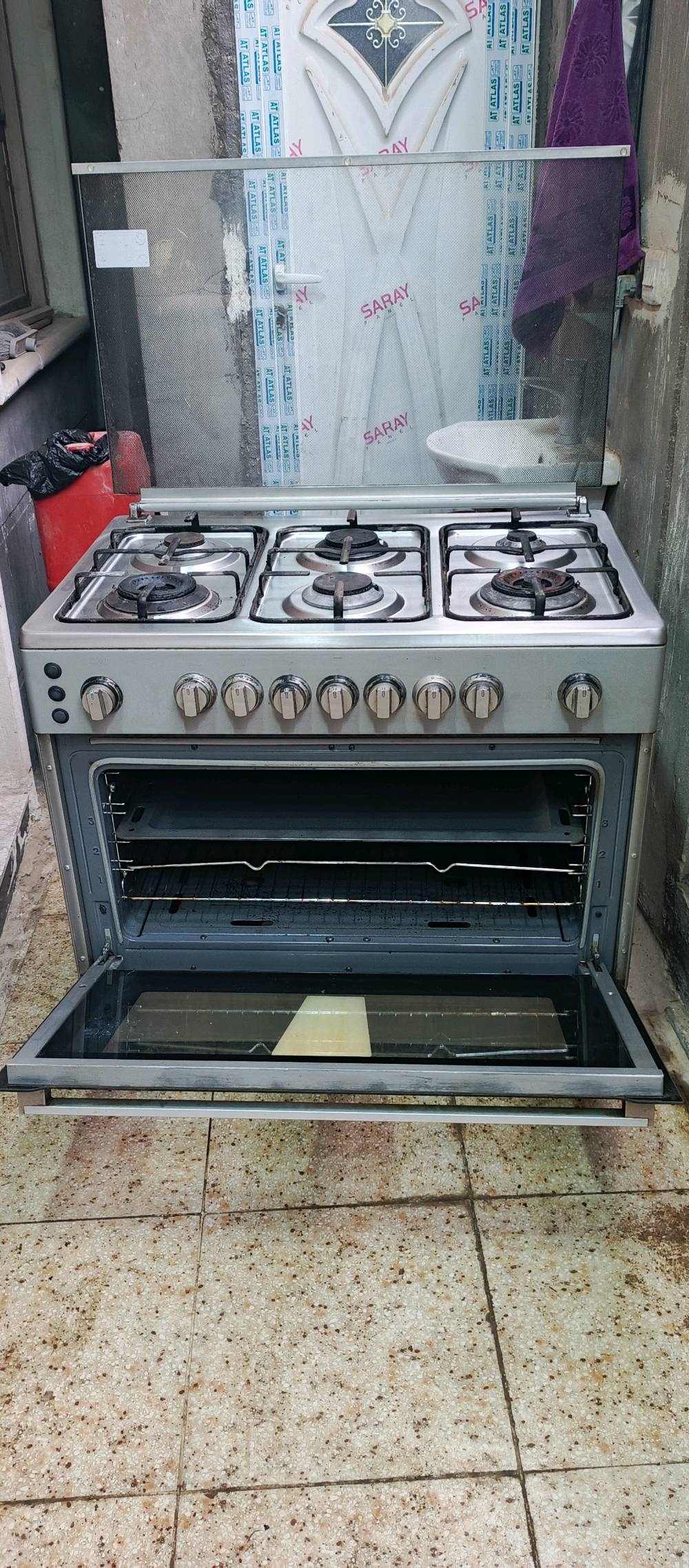 طباخ ٦ عيون مودرن نظيف جدا وشغال كلة مكان الدورة حي دجلة وسعرة ٣٠٠ الف