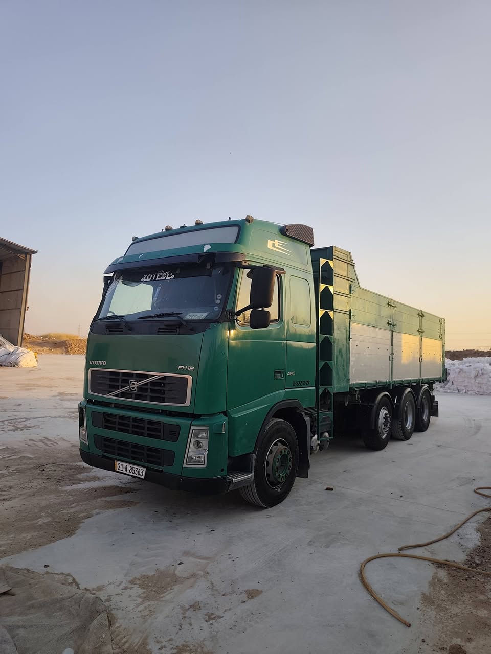 ڤالڤو2003مەکینە460گیر3×3ریتایدەر سلاجە شاسی درێژ بیلادی وباج ،قلاب، لەسەنەوی لوری سحال دەبل تایە شوین  قوشتەپە،واتسئاب***********
