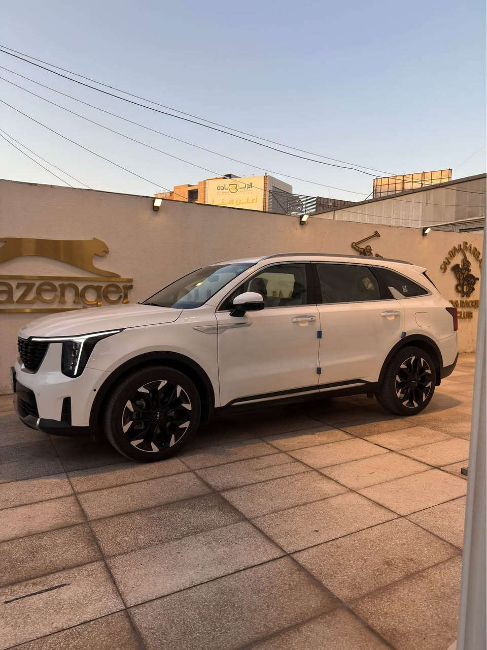 السلام عليكم من رخصه الادمن 

عندي كيا سورنتو 2025 خليجي للبيع 
مواصفات السياره 
بيها ضربه جاملغ وبنيد بدون دواخل 
ماشيه 40 كيلو 
داتا شو 
داخل ابيض
كشنايت كهرباء 
جنطه كهرباء 
3 قطعه تبريد 
سبعه راكب
6سلندر 
اربعه انظمه قياده التحكم موس 
كير موس 
سايد بريك بصمه 
بصمه تشغيل وابواب 
اشاره ترحيب 
مرئي شفط 
ويل 20 
مانع انزلاق ونحدر وصعود مرتفعات
مناخ منفصل 
وبعد بيها هواي مواصفات 
السعر 285 وبيها مجال 
رقم بغداد بسمي تحويل ثاني يوم السياره كلش حلوه وجديده كير ومكينه وصدر امامي خلفي وتايرات وتبريد كهرباىيات كلها على وضع الشركه مكان السياره بغداد الشعب او كراده الاستفسار الاتصال على الرقم *********** بغداد, العراق
