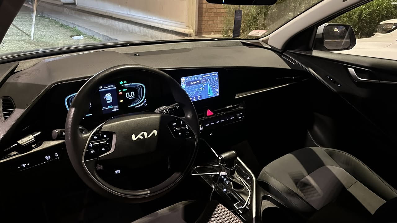 كيا نيرو هايبرد 2023
السيارة حلوة وواسعة كعدتها ومريحة 
اقتصادية جدا سواء سفر او داخلي 
التفويلة تطول عندي قريب الشهر 
ماشية 64.000 قابل للزيادة 
وارد امريكي حادثها جاملغ ايسر 
مبدل جاملغ ودعامية 
مكانها بغداد الكرخ  حي العدل  
ايرباك سليم 
السعر 143 بي مجال بسيط للشراي
للتواصل ***********
