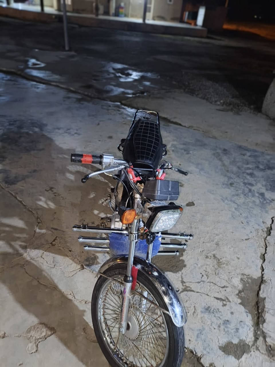 السلام عليكم دراجه للبيع ٣٥٠ بي مجال ***********
