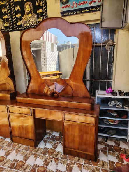 مكتبة جربايه عدد ٢ +ميز امرايه عدد ٢ مستخدمات *********** واتساب
