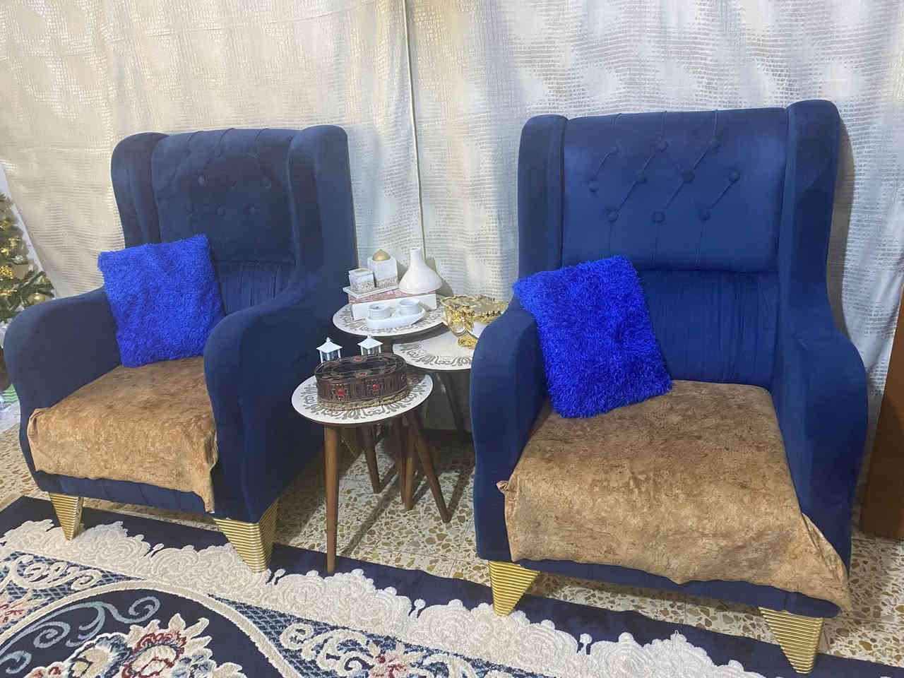 سلام عليكم تخم 7 مقاعد بس القنفه الثلاثيه بيها ضرر شويه السعر 200 وبي مجال للشراي العنوان قرب جزيرة بغداد السياحيه ***********
