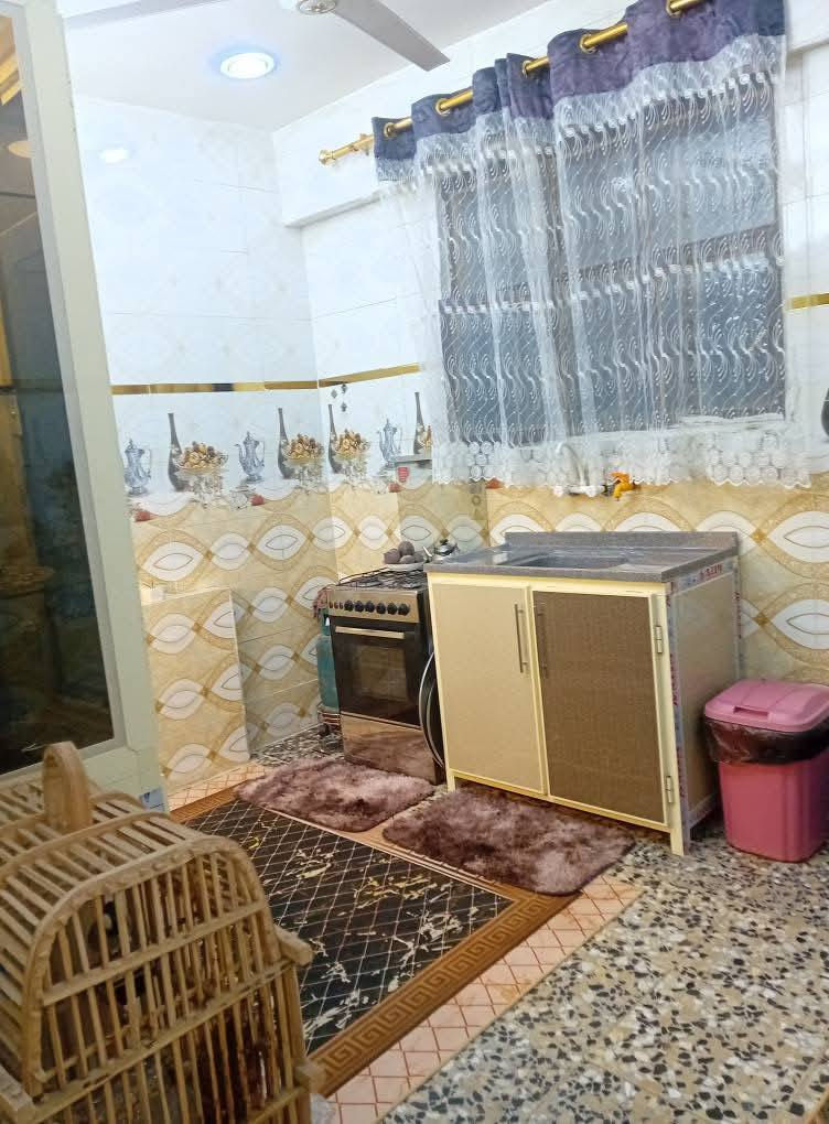 السلام عليكم  بيت ٧٥ متر الواجهه ١٠  متكون من استقبال ومطبخ وغرفه نوم وحولي وترك  خدمات بزراعي شارع الكاتب ب٢ ع١١  بالنهايه للستفسار  اكثر ع الرقم ***********
