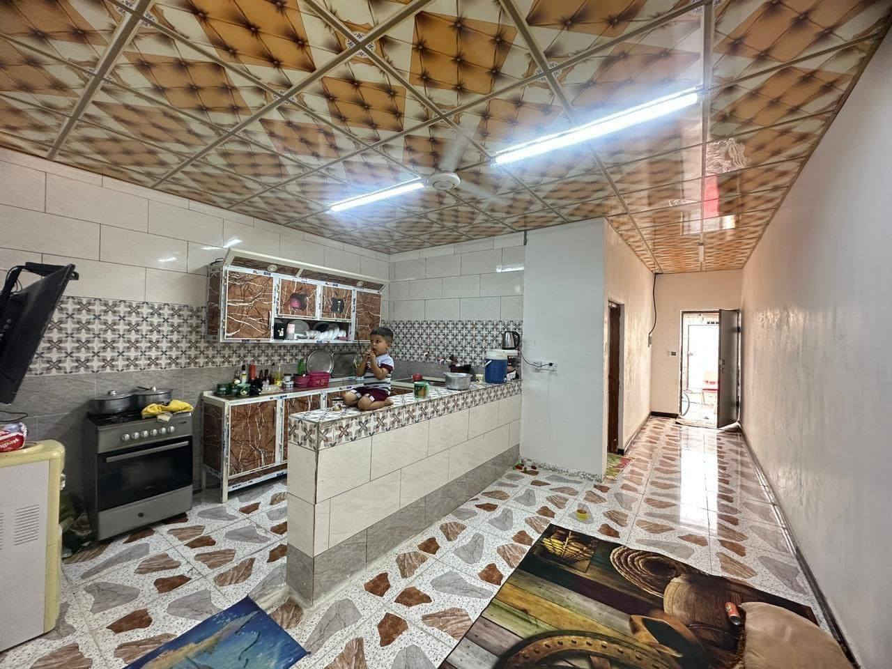 بيت البيع وقف سني مسجل اصولي المساحه  100 متر يحتوي لبيت على غرف عدد  2 وصاله ومطبخ وصحيات العنوان ابوالخصيب طريق الوصطي قرب المدرسه الصفره السعر  30 وبي مجال الستفسار انتصل على الرقم  *********** بي واتساب
