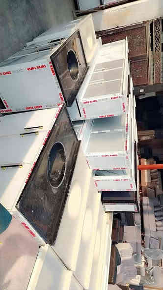 سلام عليكم وصول وجبه جديده في مزاد لأخوين العنوان المفرق الطرق والجسور مقابيل العزات بن تجه رايح عليه المفرق السعر اب 325 وبي مجال الاستفسار *********** كونترات جديد مترين والسنك مترا و30 يتوفر الالوان
