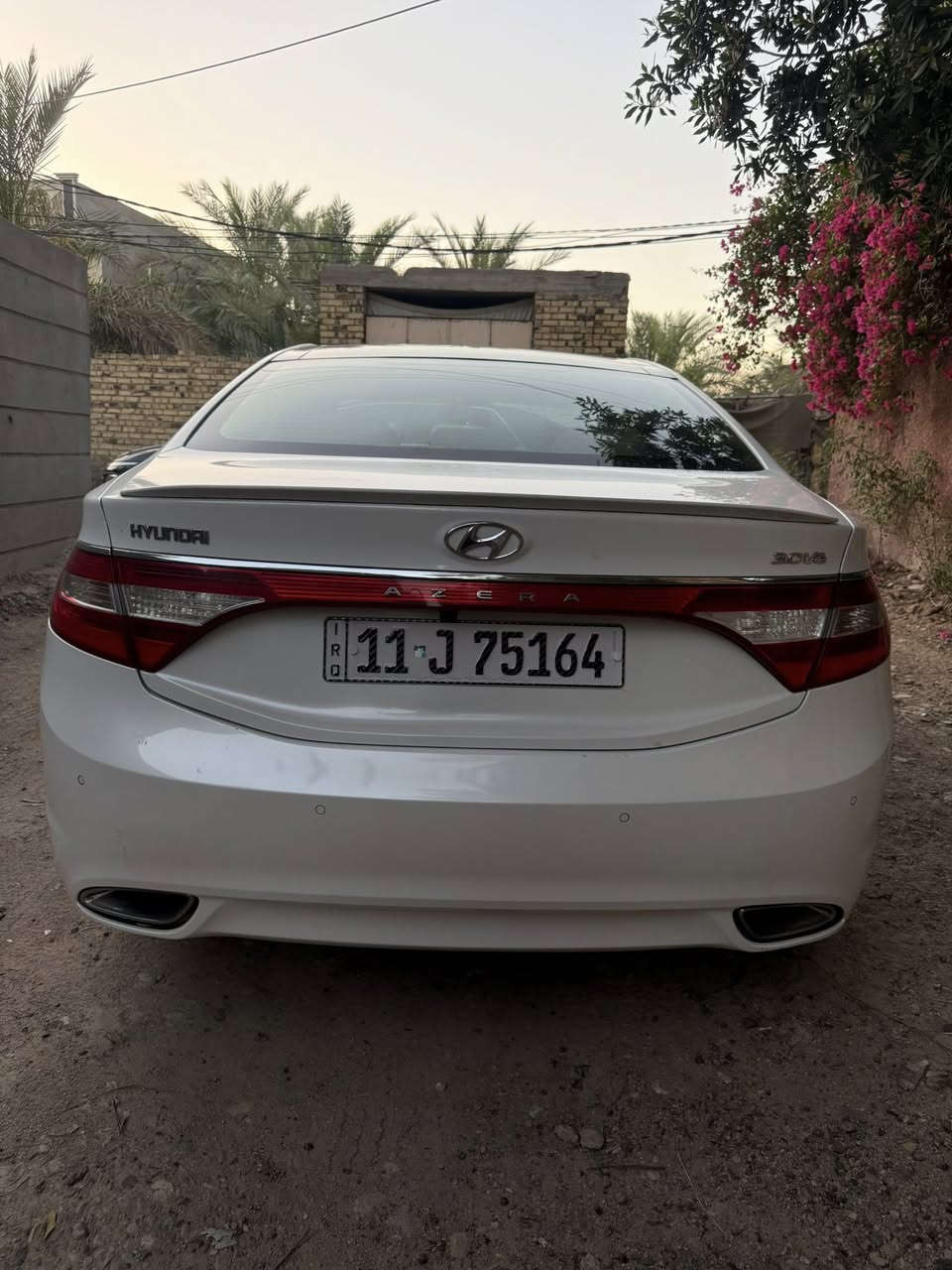 للبيع هونداي ازيرا 2013
خليجي 
المواصفات فول 
فتحه بانوراما 
لد امامي 
لد خلفي 
حساس امامي 
حساس خلفي 
كامره خلفي 
مري شفط
كشنات جلد جوزي 
كشنات كهرباء 
كشنات امامي هيتر 
تبريد قطعتين 
ثلاث بردات خلفيه 
تحكم ستيرن جهتين 
 صبغ  3 قطع
السياره معروضه ب١٢٠وبيها مجال 
العنوان :حله -مركز المدينه
للستفسار:***********
