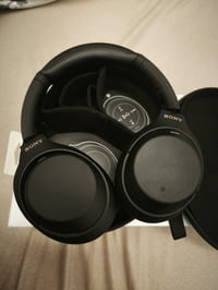 للبيع فقط سماعة سوني wh-1000xm4 نظيفة جدا واستخدام جدا بسيط  عارضهة ب ...