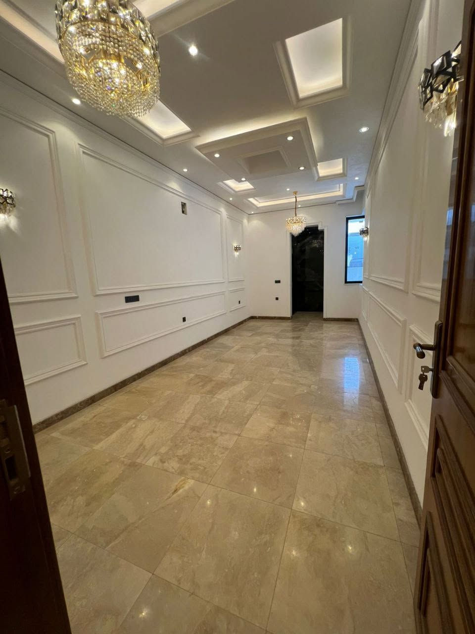 للبيع دار سكن بناء حديث درجة اولى 🏦
المساحة 200م 📏 واجهة 6.66 * نزال 30
📍 زيونة محلة 710
يحتوي على 4 غرف نوم واستقبال وحولي ومطبخ ومنور وخدمات

لمزيد من الاستفسارات الاتصال على الرقم الآتي:
☎️ *********** / شركة الجوهرة 💎
او زيارة موقع الشركة الكائن في:
📍 زيونة - محلة 710 - شارع القاعة الملكية - مقابل جسر الأمانة

🔍الشركة مجازة رسمياً من غرفة تجارة بغداد - إستثمر بأمان 🔎
📝 نستقبل كافة طلباتكم وعروضكم وعلى مدار الساعة ⏱️
"اتصل بالجوهرة والي تريده تبشره"💎
