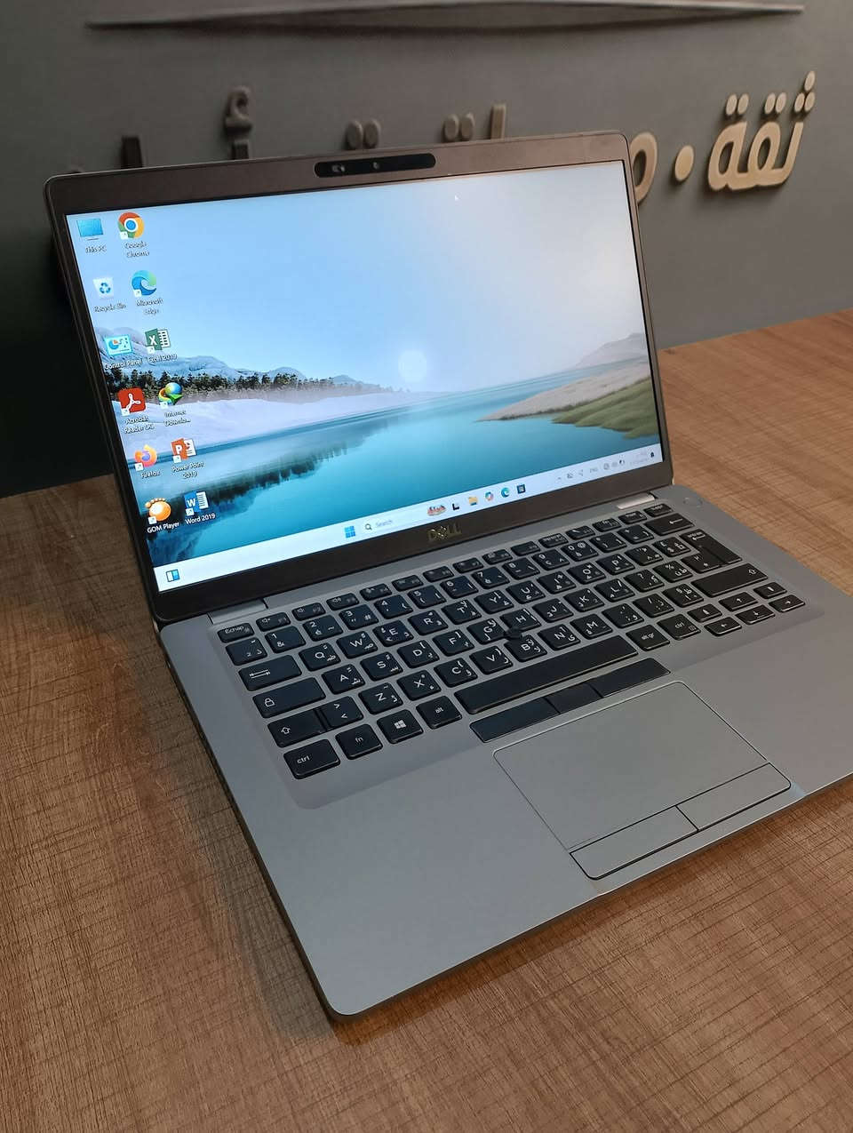 الأداء القوي والسعر المثالي.. Dell Latitude 5410 💻
​جهاز فئة العمل الشاق (Business Class) المصمم للأداء المستمر والأناقة.

​🚀 المعالج: Intel Core i5 جيل عاشر (سرعة واستجابة ممتازة).

​⚡ الذاكرة: 8GB RAM مع هارد SSD 256GB (إقلاع في ثوانٍ).

​🖥️ الشاشة: 14 بوصة بدقة FHD (1080p) لألوان واقعية ومريحة للعين.

​🔋 البطارية: أداء ممتاز يدوم طويلاً.
​⚖️ التصميم: هيكل متين، وزن خفيف، وشكل نحيف وعصري.

​🔌 المنافذ: يدعم Type-C و HDMI و USB 3.2.

الجهاز نظيف جدا كما موضح بالصور 
​💰 العرض الأقوى:285 ألف دينار فقط!
🎁 العرض يشمل: التوصيل مجاني لباب بيتك.


**إذا كنت صاحب هذا الإعلان وتريد حذفه لأي سبب، رجاءا أرسل رسالة إلى الدعم الفني**