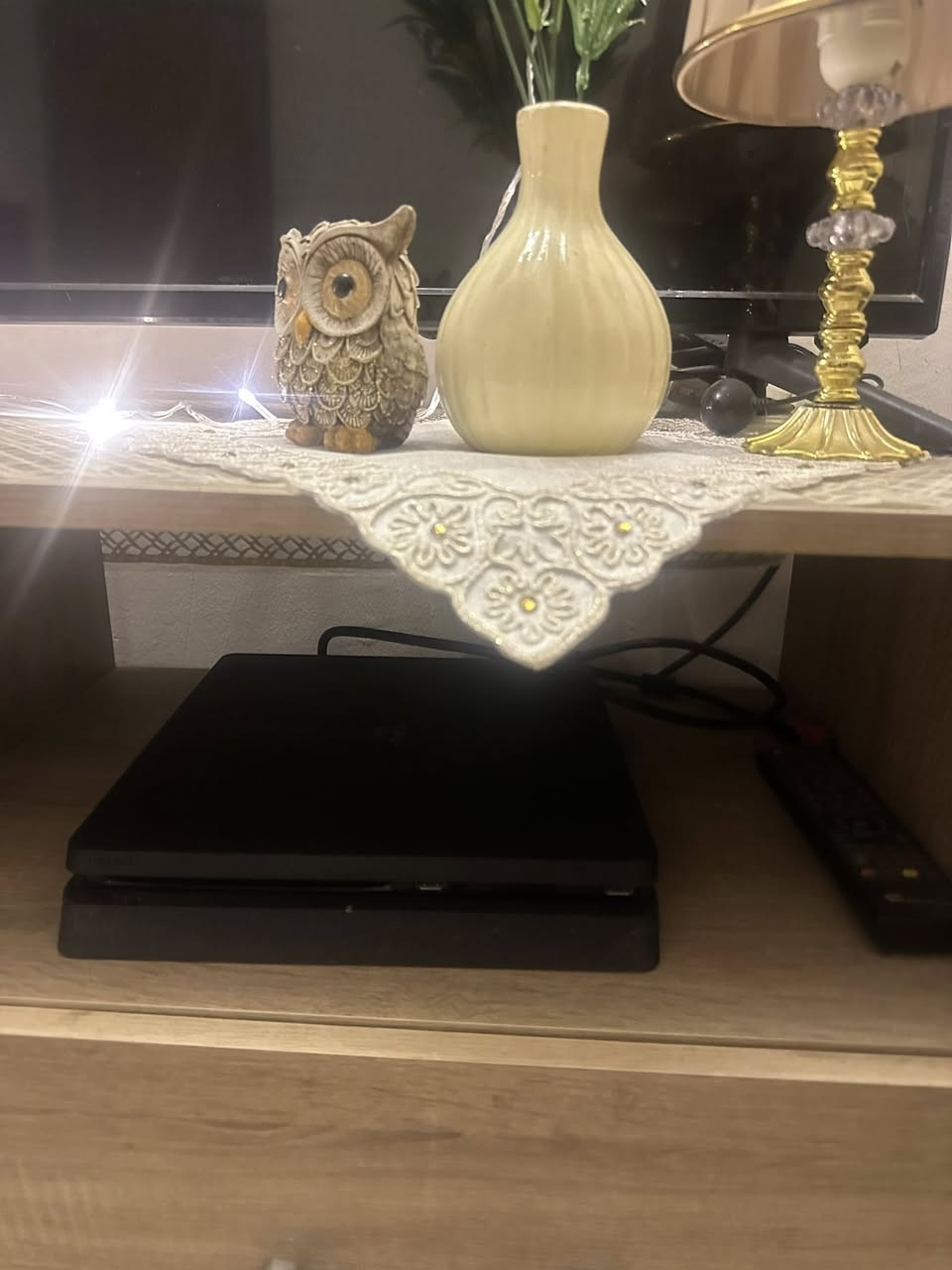 السلام عليكم
عندي بلي 4 سلم مامهكر بعده بالكارتونه ستعمال كلش قليل جديد بمعنه الكلمه ويا 2 جوستيكات ويا دركسون استيرن اصلي ويا اقراص ٥ عنواني بغداد  الدولعي السعر ٣٥٠  رقمي  وبي واتساب ***********
