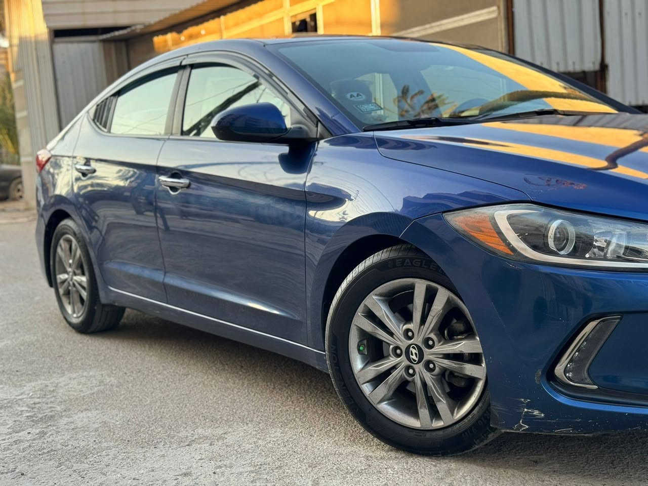 السلام وعليكم النترا موديل ٢٠١٨ وارد امريكي حادثه بنيد فقط والسياره كلش حلوه بلواقع احله من الصور
رقم بغداد باسمي 
السياره بدون لغد وشواصي
مكينه 2000 دوش +حساسات اماميه+خلفيه+تحكم ستيرن + رادر جانبي+شاشه كبيره+كامير خلفيه دواره + ثلاث وضعيات قياده +داخل رصاصي+مدوشمه ارضيه وكشنات وصندوق+ماشيه 72الف حقيقي 
السعر ١٢٦ وبيه مجال 
بغداد الكراده قبل جسر المعلق 
***********
