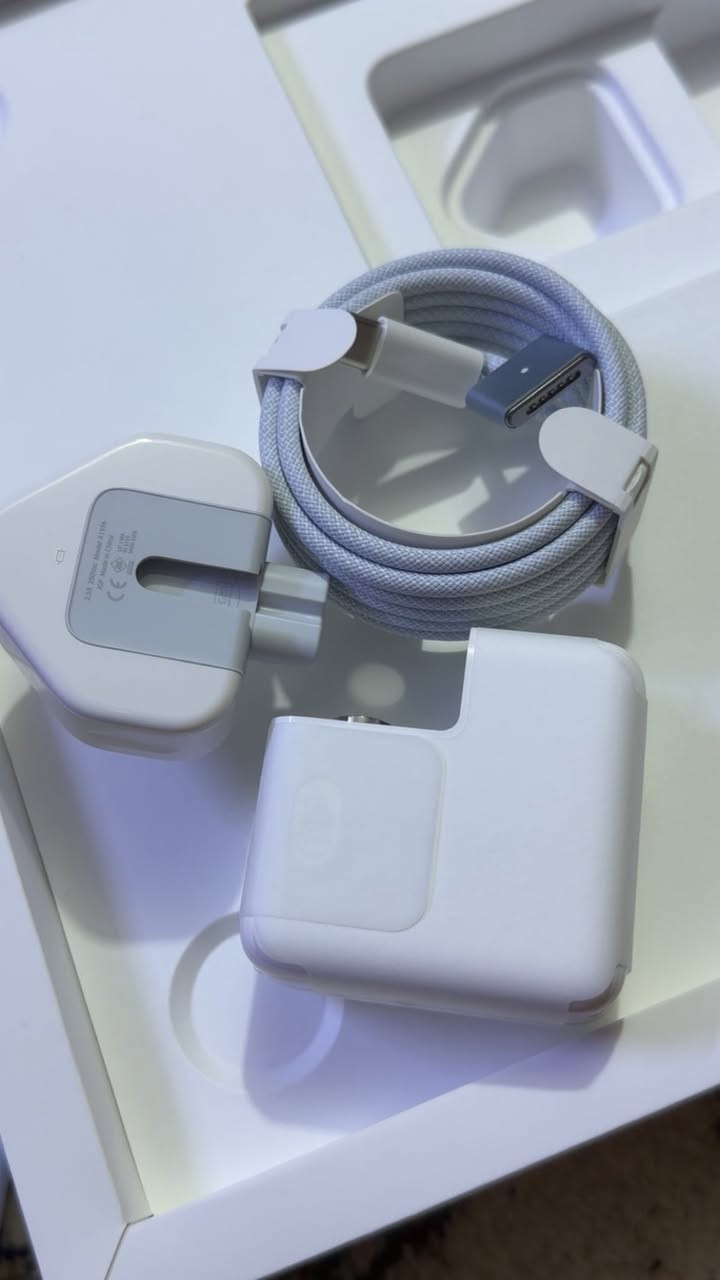 سر مهر شاحن ماك بوك مثل ما موضح بالصورة
35 واط اصلي بالباكيت  البلك يرهم عليه حتى للايفون مع مدخلينC
للبيع بغداد ويوجد خدمة توصيل
واتساب

‭+964 771 941 9640‬
