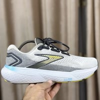 بروكس حديث جلسرين نايتروجين قياس 44ونص   طول القدم 28ونص   يوجد توصيل ...