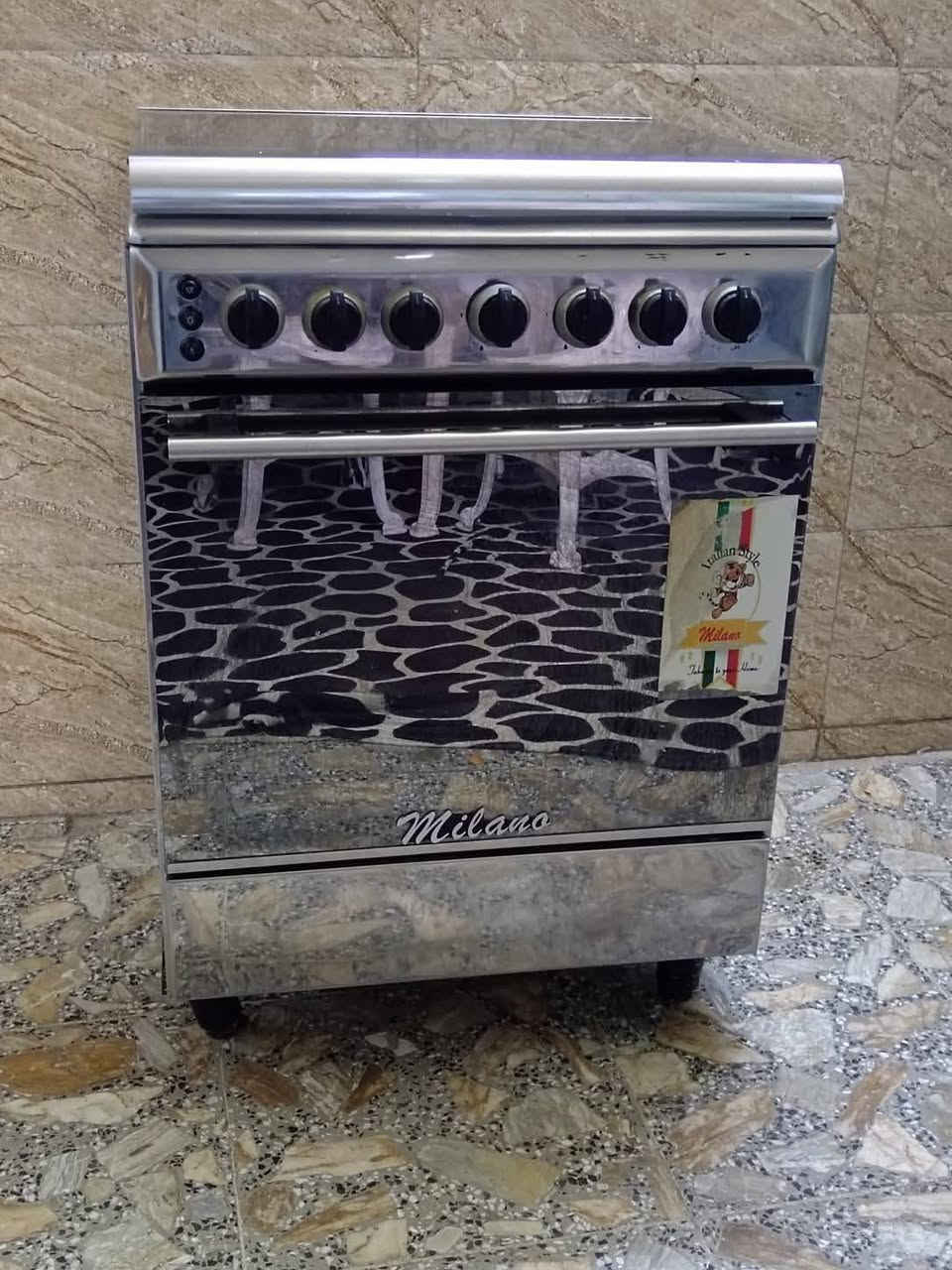 السلام عليكم غرااض للبيع نضيفه جدا رقمي واتسب *********** مكاني بغداد
