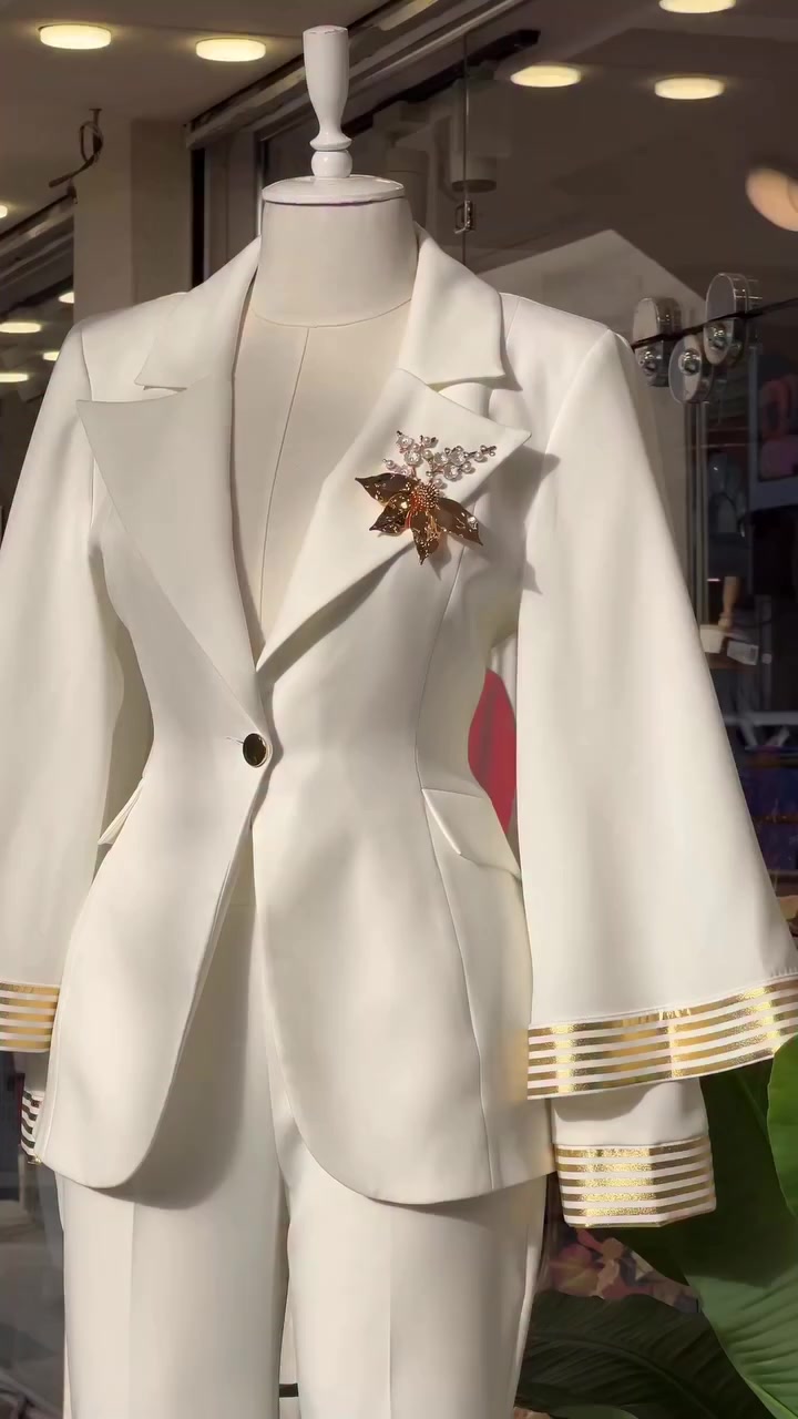 وصل القوي طقم مبطن  انيق خامه دابل ايطالي سعر 35  الف 
قياس 48/46/44/42/40/38/


**إذا كنت صاحب هذا الإعلان وتريد حذفه لأي سبب، رجاءا أرسل رسالة إلى الدعم الفني**