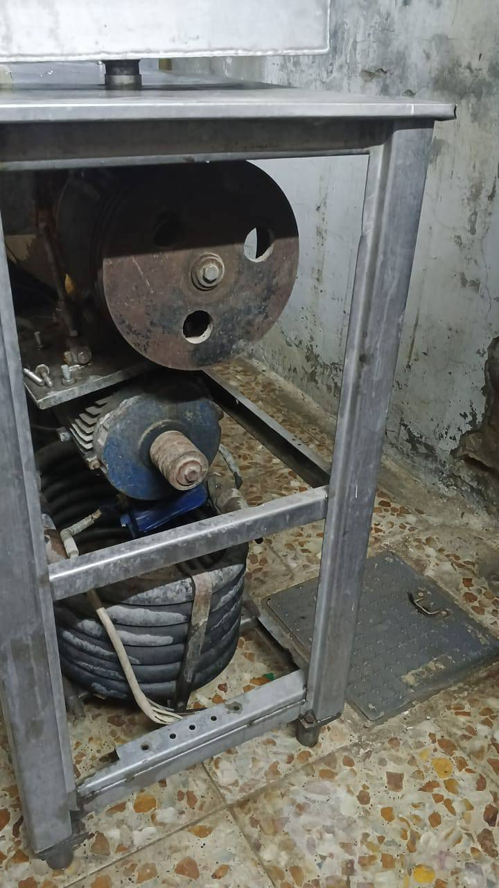 السلام عليكم مكائن عراقي انتاجي للبيع ثنين سالم صبري واحده ابو كمال تشتغل كلاص وتنك انتاجي حجم ٦ واحده سوفت صيني رقم الهاتف ***********
