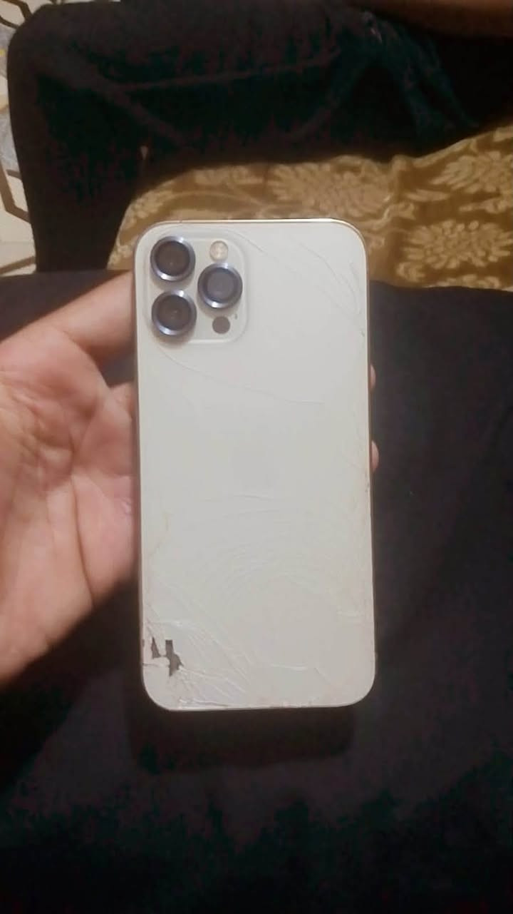 سلام عليكم جهاز البيع ايفون ١٢برو ماكس بس ضهر مكسور شاشه اصليه مبدله سعر ٣٥٠وبي مجال تصال عله رقم ***********
