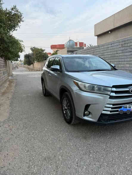 السلام عليكم
هايلندر 2019 فووول  vip اعلى فئة xle 

تويوتا هايلندر 2019 فول  VIP  اعلى فئة XLE  

 

محرك 6 سلندر 3500 

بصمة 

فتحة سقف

جلد 

كشنات منفصل 

كشنات كهرباء 

كشنات تدفئة تبريد 

بردات ابواب 

جنطه كهرباء 

دوسات ابلاديه

ويل كروم 

7 راكب 

3 قطع تبريد 

كشافات 

تحكمات مقود 

شاشة - كامرة 

بصمة ترحيب  

ماشية 190 الف

رقم دولي سليمانية

بدون اي ضرر او دواخل فقط تبديل بونيد!!! 

للستفسار ***********
بيع فقط
