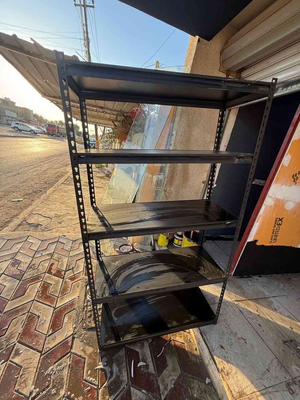 سلام عليكم عندي ميز سل ستيل 
وعندي ميز ع شكل رف يحتوي 5رفوف 

رقمي /‭0789 149 5815‬

سعر 250 وبيهن مجال
