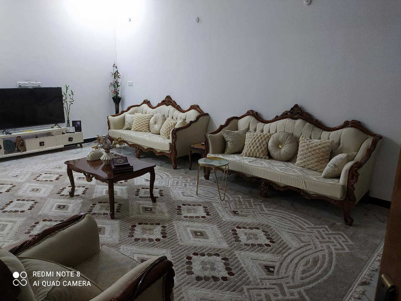 بيت للبيع 550/م خلف حسينية باب الحواج
الواجهه 14/م

البناء 318

استقبال 6×5

صاله 7×5

غرف نوم عدد4

مطبخ 6×5

صحيات خارجة وداخلية 

حديقه بمساحة 200مع الكراج 

الاستفسار ***********

***********

او مراجعة مكتبنا الكائن الديوانيه الجزائر شارع المطاعم قرب صيدلية عالم الدواء اذا ارت بيع عقار او شراء او بناء او ترميم ما عليك فقط مراسلتنا

 المطور العقاري
