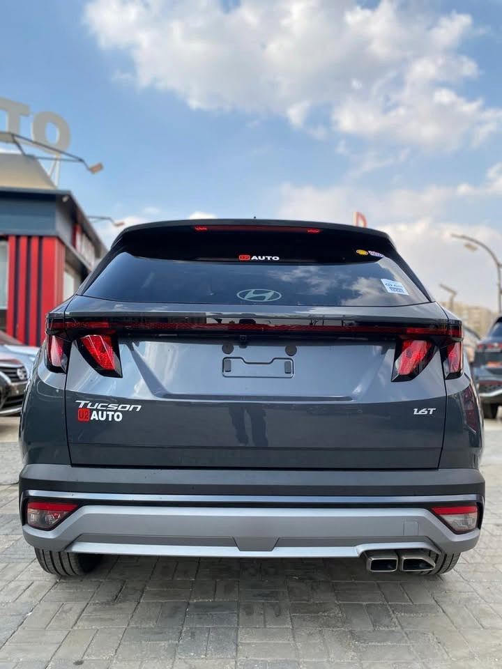 🔥 هيونداي توسان – SUV تجمع بين الفخامة، القوة والتكنولوجيا الحديثة 🔥

إذا كنت تبحث عن سيارة توفر لك الراحة، الأمان والأداء المميز في كل رحلة، فـ هيونداي توسان هي الاختيار المثالي.

✅ تصميم عصري وجذاب
✅ وسائل أمان متطورة
✅ شاشة ترفيه وأنظمة ذكية حديثة
✅ مساحة داخلية واسعة ومريحة
✅ أداء قوي واقتصادي في استهلاك الوقود

متاحة بأفضل أنظمة التقسيط وأقل مقدم، مع تسهيلات كبيرة للموظفين وأصحاب الأعمال.

📞 للتواصل والاستفسار:
عبدالرحمن لاشين
01024145463

تابع صفحتنا:
Lasheen Automotive

🚗 احجز سيارتك الآن واستمتع بتجربة قيادة استثنائية مع هيونداي توسان.


**إذا كنت صاحب هذا الإعلان وتريد حذفه لأي سبب، رجاءا أرسل رسالة إلى الدعم الفني**