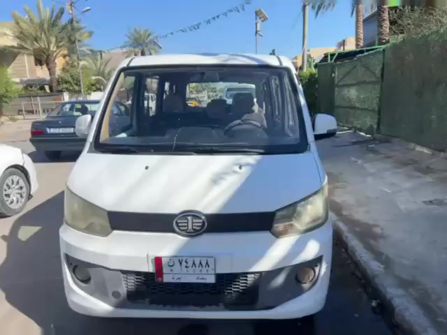 السلام عليكم 
فاو خشفة السيارة نضيفة موديل ٢٠١٥ مدوشمة جديد والسيارة نضيفة وحلوة 
السعر ٤٢ وبيه مجال
