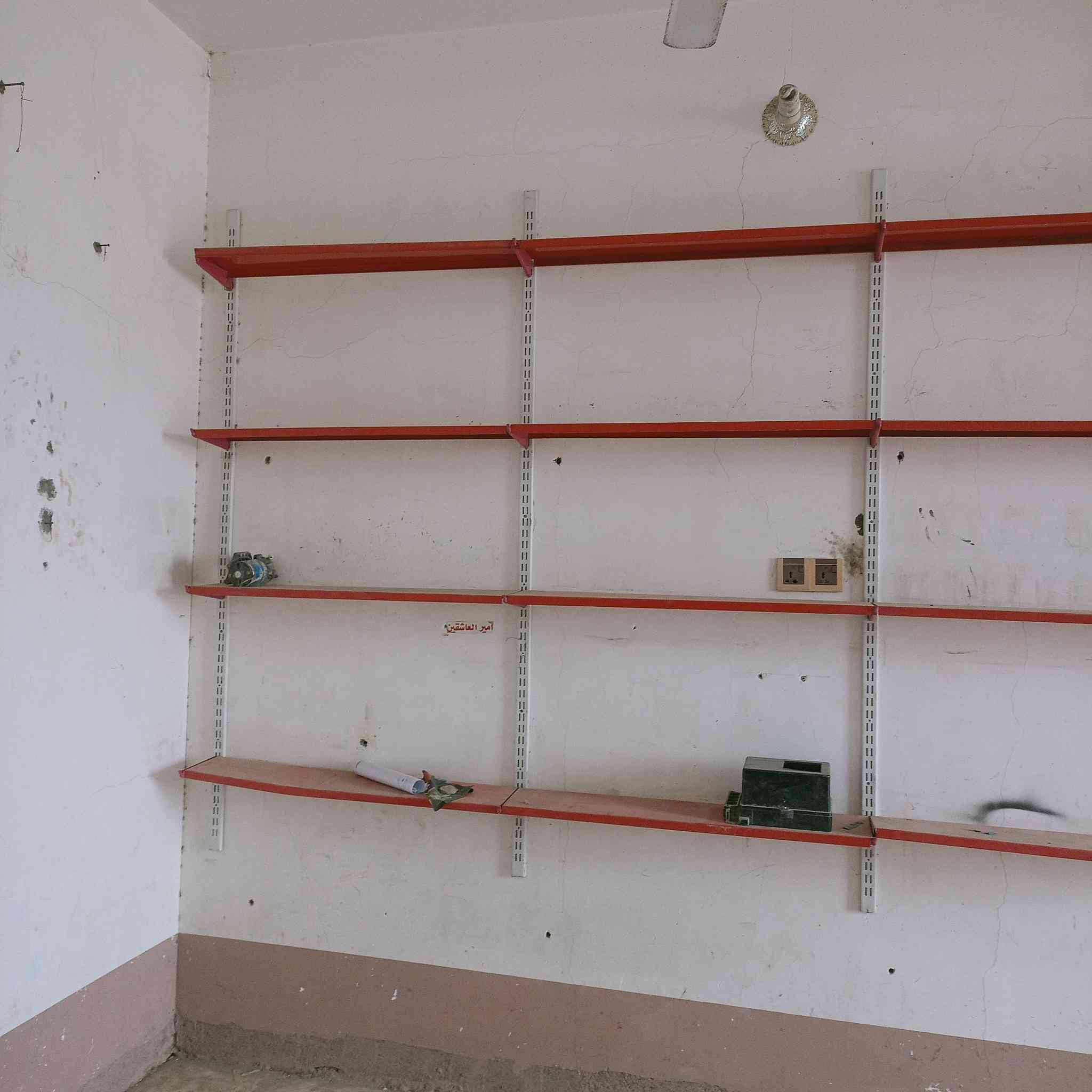 سلام عليكم  رفوف لبيع 50متر
العنوان ناصريه الاسكان الصناعي 
***********
