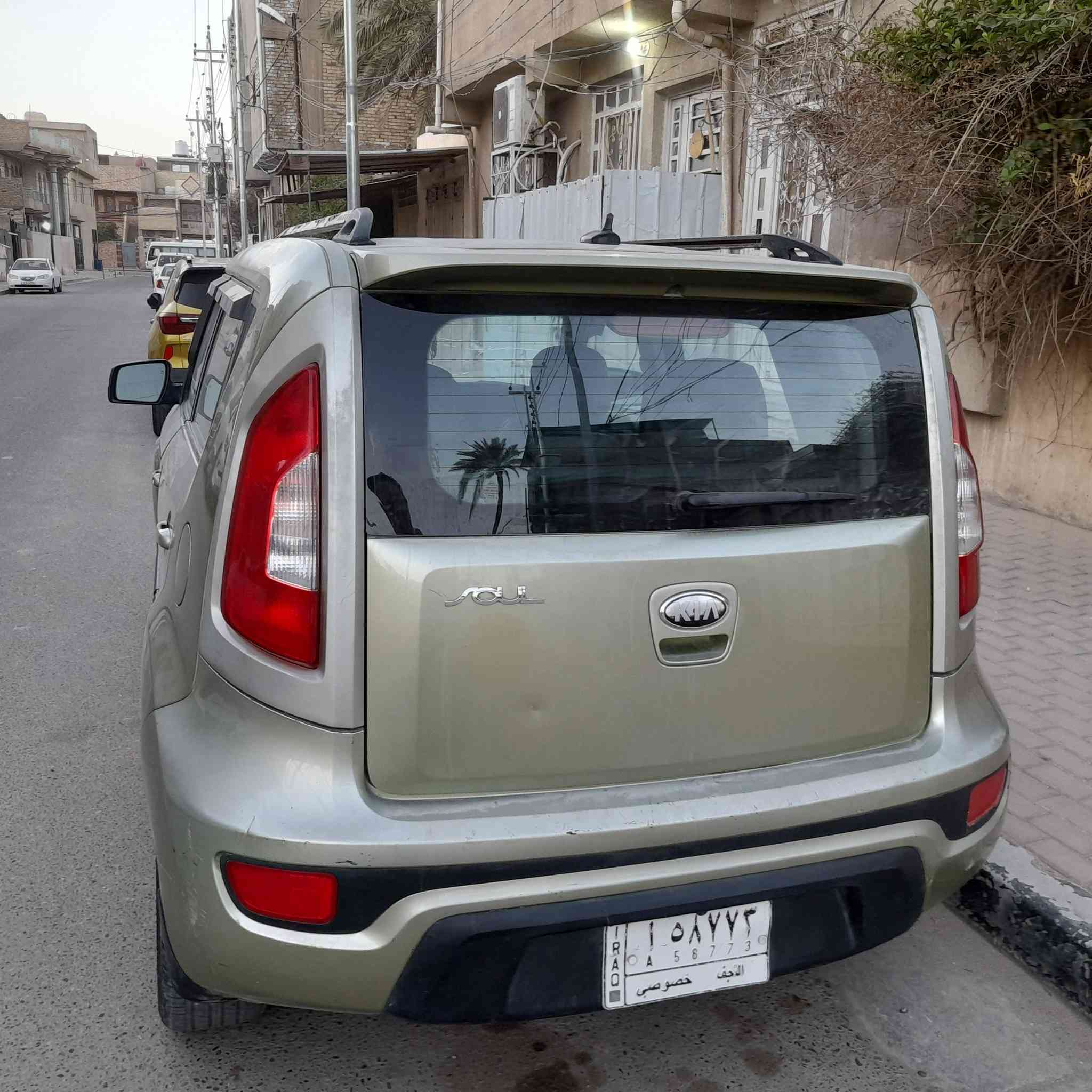 السلام عليكم كيا سول ٢٠١٣ بدون حادث بنيد فقط مصبوغ رقم نجف باسمي مكاني كربلاء بيها المحرك ينقص دهن السعر ١٠٠ وبيها مجال قليل  للإستفسار  هذا رقمي ***********
