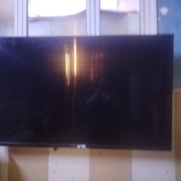 شاشه للبيع يوجد فيها عطل بسعر مناسب  07728129216 قياس ٦٥