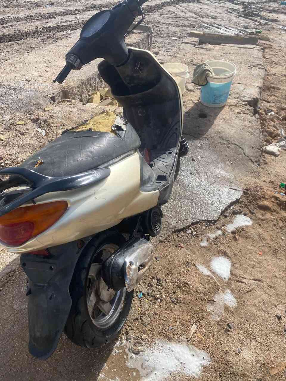 سلام عليكم لكزز ١٢٠ دراجه كلشي شغال مفتوح مره وحده دكه هندر كهربايات كامله دراجه ما بيها نقص مكان بصره رايده ٢٠٠وبيها مجال فقط وتساب *********** 
واتساب واتصال *********** البصرة, العراق
