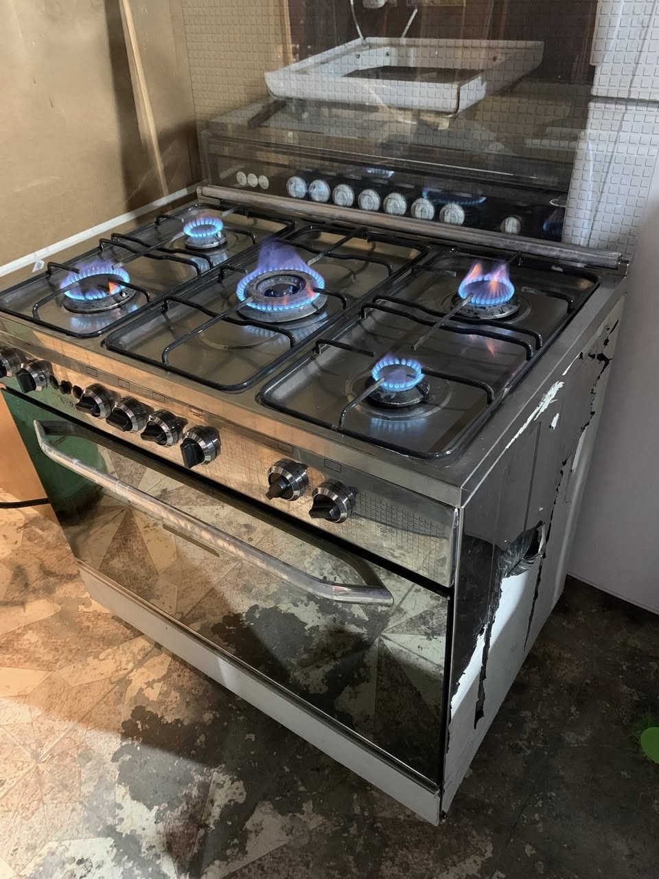 طباخ مصري فريش كلش نظيف للبيع
العنوان / كاني كردا  الشارع السايدين مقابل المدرسه التركيه 
رقم موبايل ***********
