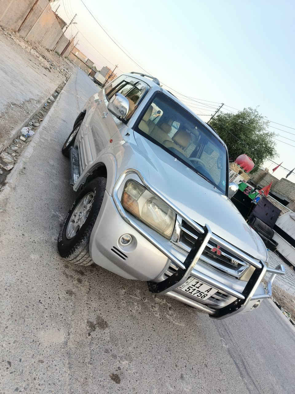 السلام عليكم 
بايجيرو موديل 2002 
مواصفات واخلفي 
شاشه اندرويد  كامره خلفيه 
  كشنات كهرباء
تبريد 3قطع شغل
سياره خير من الله 
بيه صبغ حزام جانت جارده عل البلاد
كير محرك  بلادي  خير من الله صدر جديد 
 سياره ناعمه واحله من الصور 
السعر  65 بيه مجال  سياره جاهزه   
مكان السياره بغداد  مدينه الصدر
للاستفسار على الارقام التاليه 
 ***********
