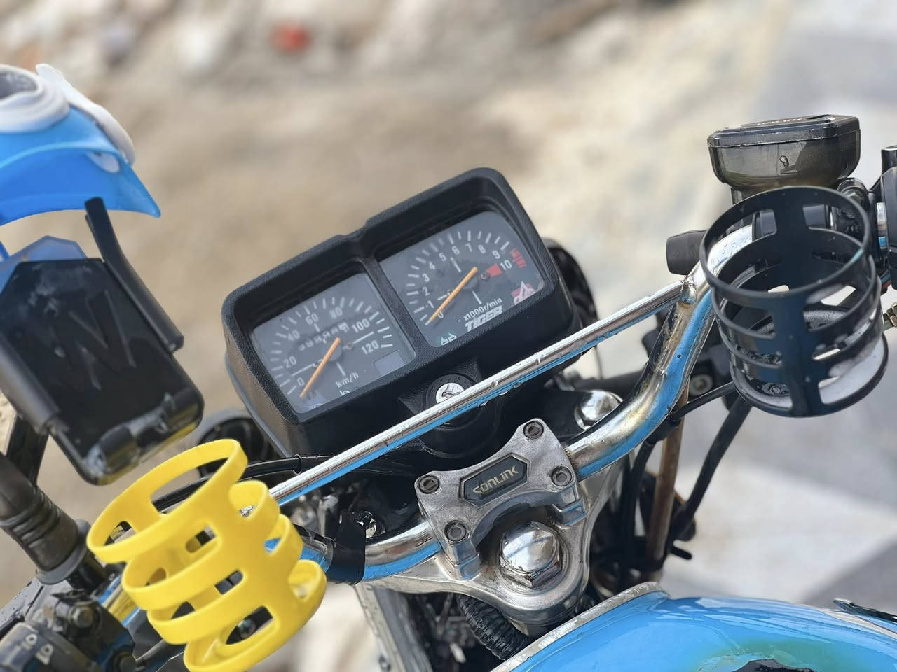 سلام وعليكم للبيع او مراوس دراجه 4 كير موديل 24  ماشيه 4000الدراجه مبدل بيها بس ولفات فقط
كله شغال العنوان تكريت مجمع الجوهره
*********** السعر 650 وبيها مجال
