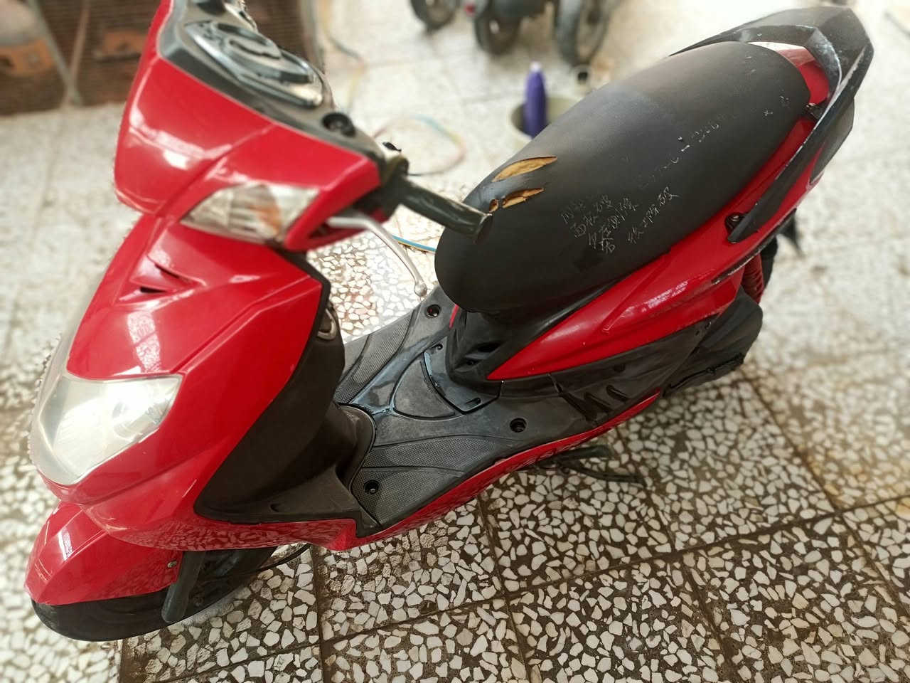 السلام عليكم سكنس فحل كفاله عامه  كلشي شغال بيها اشاير كلوبات عالي ناصي كلها شغاله كلها مكينه مكفوله من الفتح والشد نكره سلف كهربائيات كلها شغاله اوراق بيها المكان بغداد المعامل بستان سامي السعر 850 
الإتصال ‏‪***********‬‏ أو *********** متوفر واتساب
