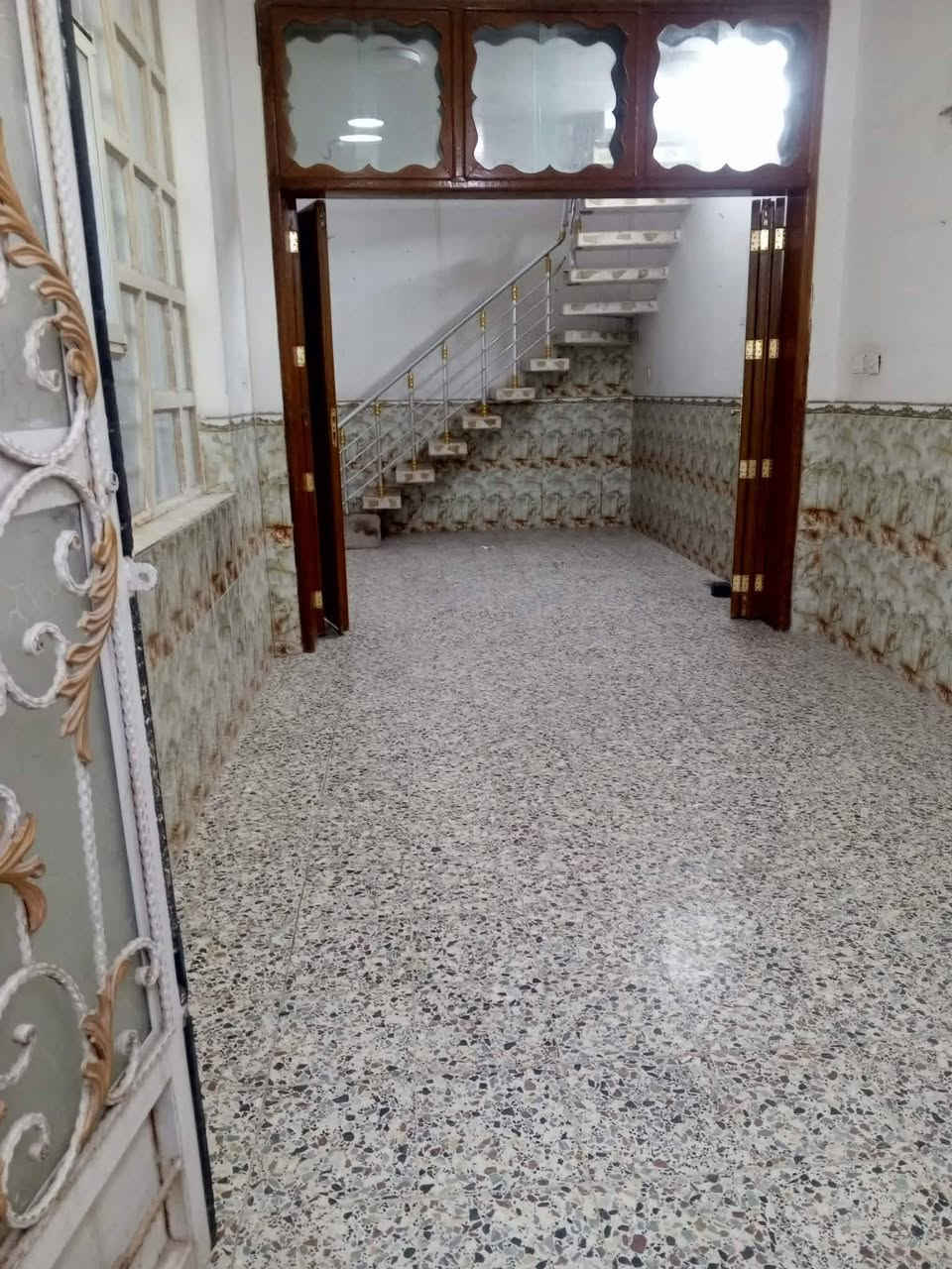 يبت للايجار طابق واحد حي نداء بل 59 قرب مجمع الاميرات    من صاحب البيت مباشر هذا رقمي( *********** )
