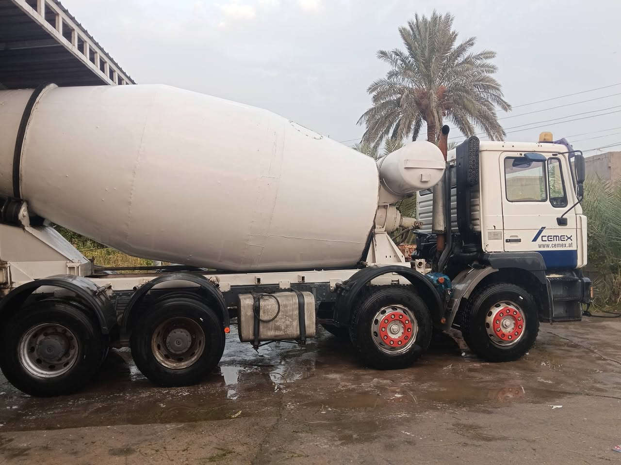 للبيع مان صقر موديل 2001 سليماني بسم شركه عندي وكابه عامه 10متر مكان بغداد جرف رقم الهاتف ***********
