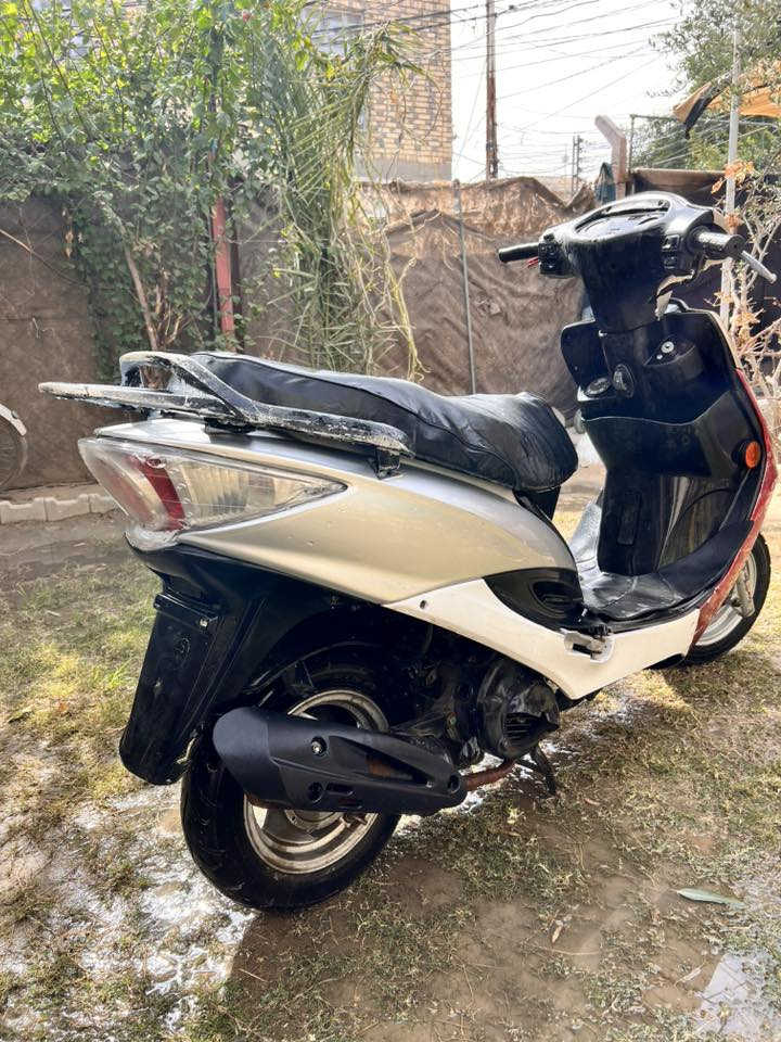 كامكو جي فور السعر 150 شغالة كهربائيات شغالة يرادلها ترتيب بسيط عوزها باتري وكابريتة لان صار مدة قليلة متروكة شوفت عينك الدراجة حلوة سعر. 150 مكاني نجف حي النصر 
***********
