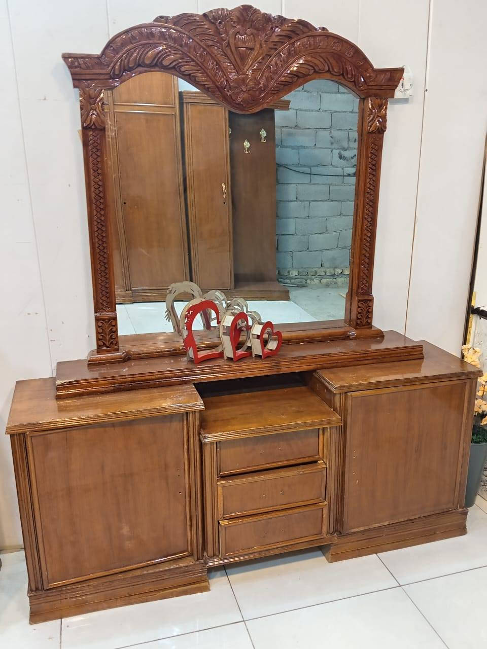 شلونكم.  شباب. غرفه. مستخدمه. بس نضيفه. حطاطه. كلها زان.مصبوغه. وجاهزه.  سعر.  600.  ‏***********. واتس.
