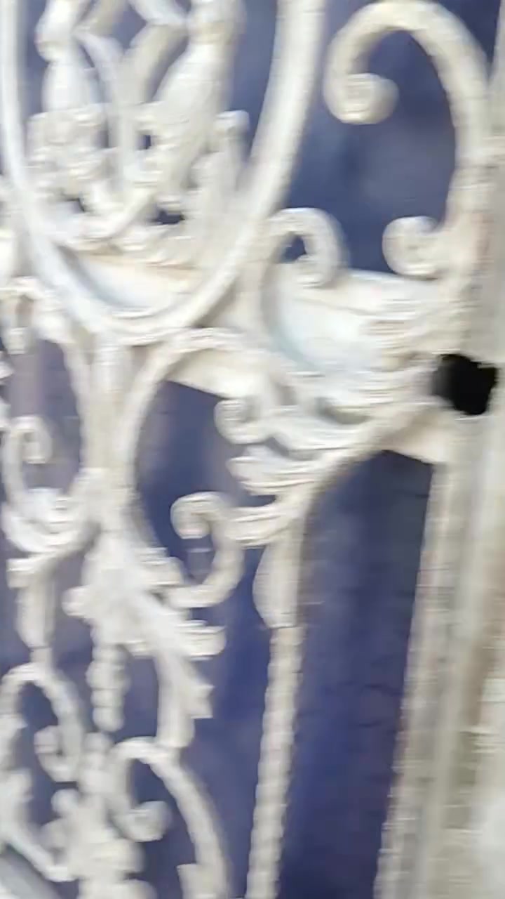 ***********

