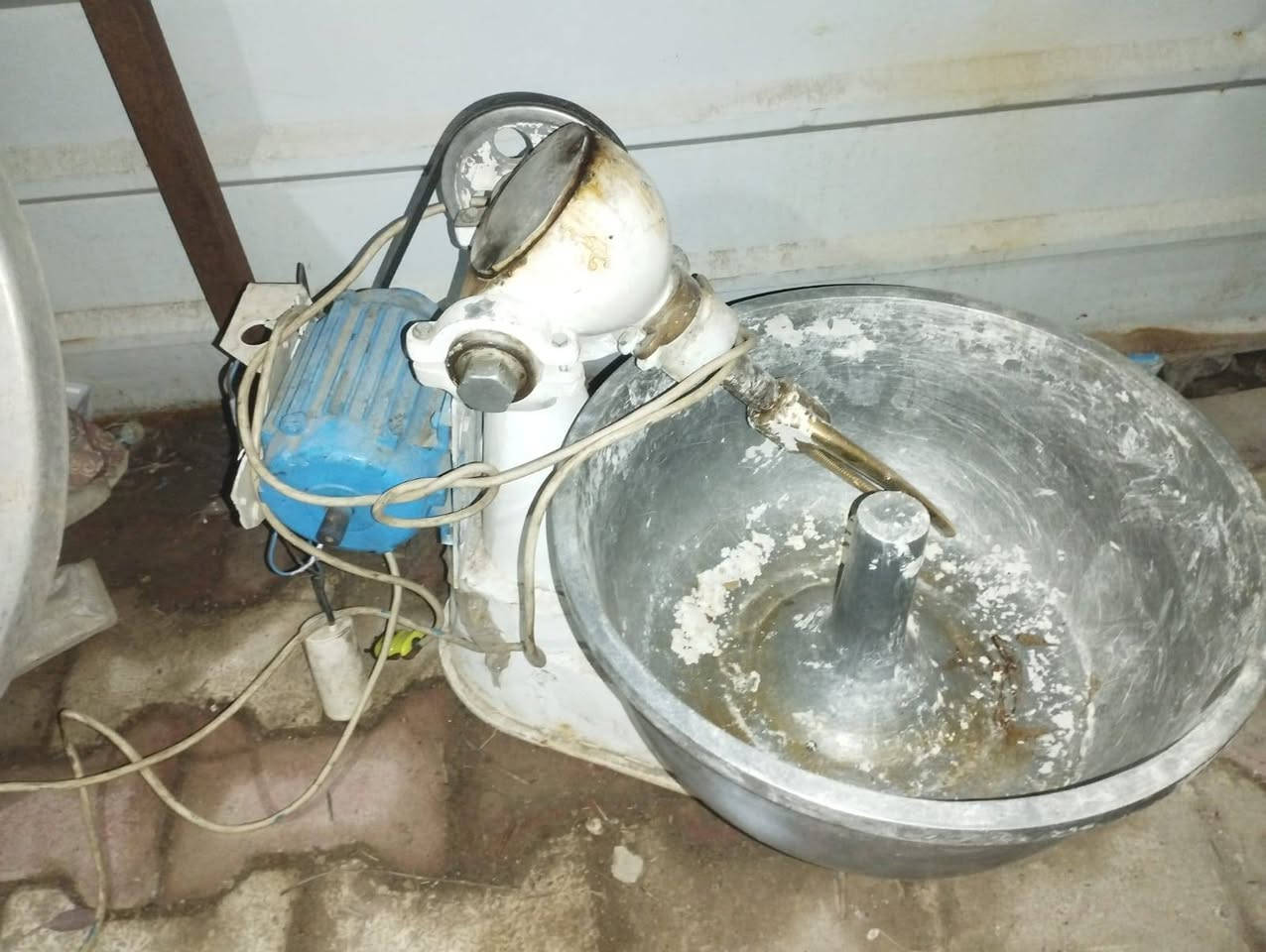 السلام عليكم غراض مال موكب مستعملة وشغاله
فرن لحم بعجين
عجانه كبيره
عجانه صغيره 
التواصل على الرقم/ ***********
المكان/بغداد/الامين الثانية/سكينة
