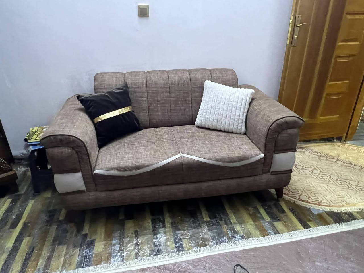 تخم للبيع الضرر فقط بالكرسي  للإستفسار واتساب***********
