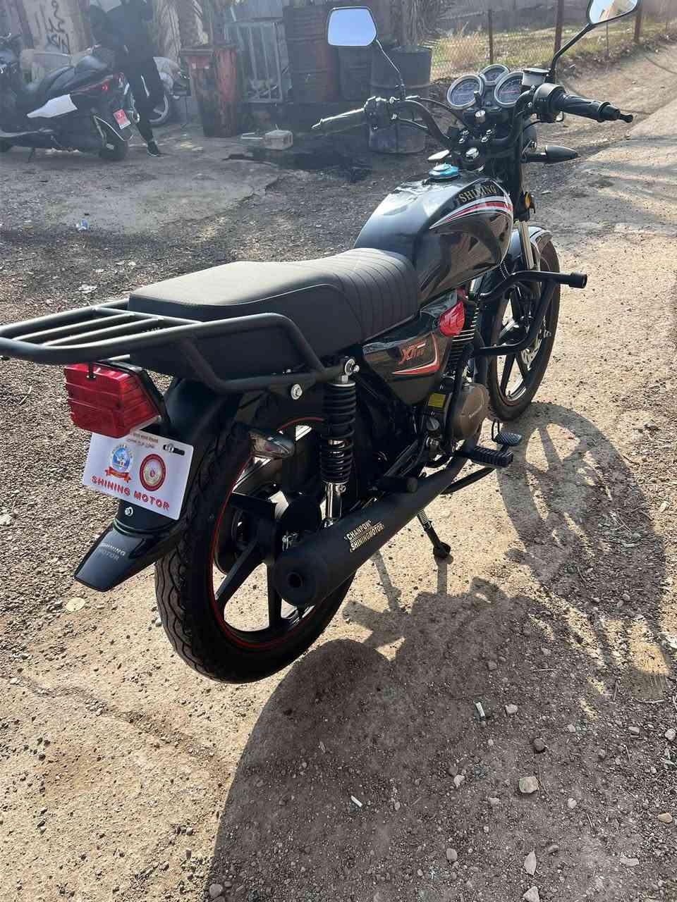 سلام عليكم للبيع دراجه شينك موديل ٢٠٢٣ضالو شهر من انشد دراجه بعده نضيفه أوراق اصولي السعر مليون و٣٠٠  مكان عنه رقم صاحب الدراجه ***********
