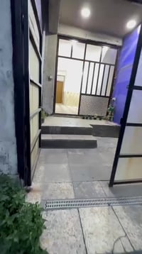 شقة أرضية للايجار تتكون من غرفة نوم وصالة ومطبخ وخدمات   طبكة سيارة   ...